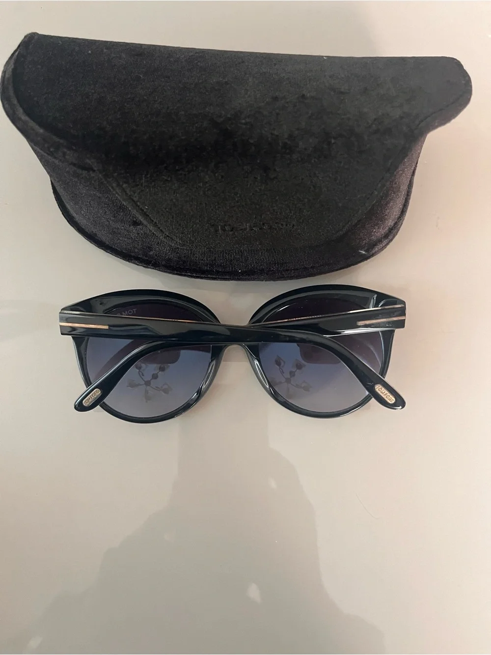 Tom Ford Black Sunglasses with Gold Temples - Picture 4 of 4